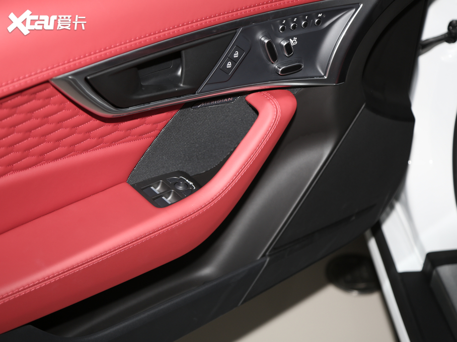 2021ݱF-TYPE P300 (q)First EditionӲ픰