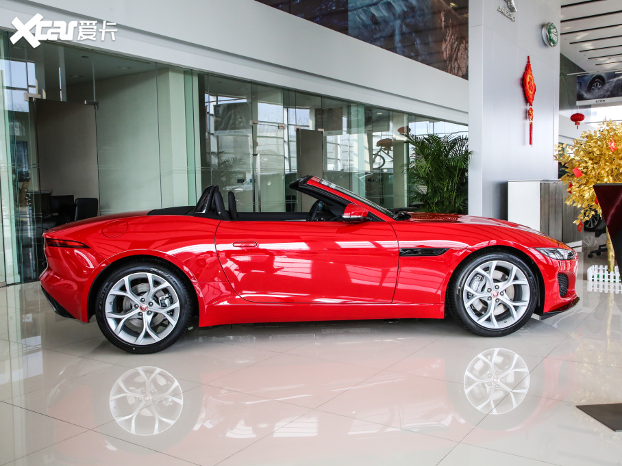 2021ݱF-TYPE P300 򌳨