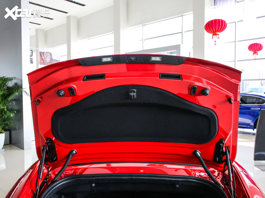 2021ݱF-TYPE P300 򌳨