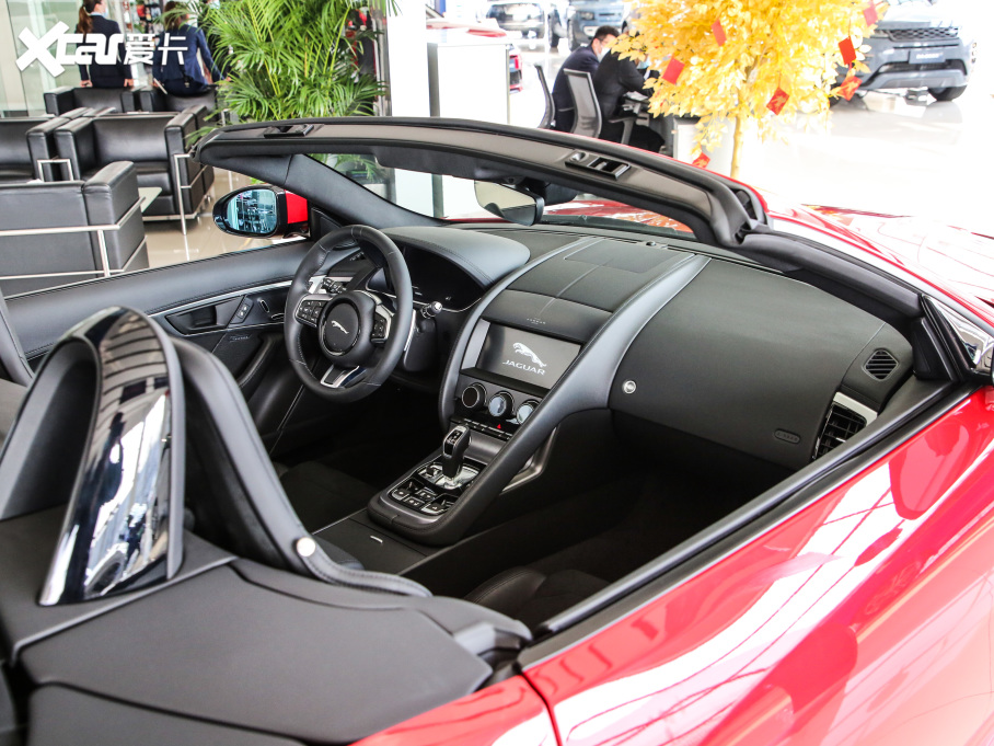 2021ݱF-TYPE P300 򌳨