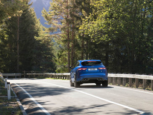 2021款5.0 V8 SVR 整体外观