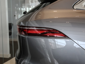 2021250PS R-Dynamic SE ^