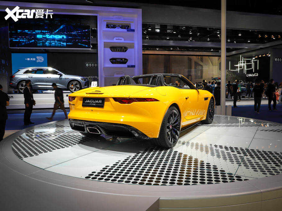 2022ݱF-TYPE P300  R-DYNAMIC BLACK