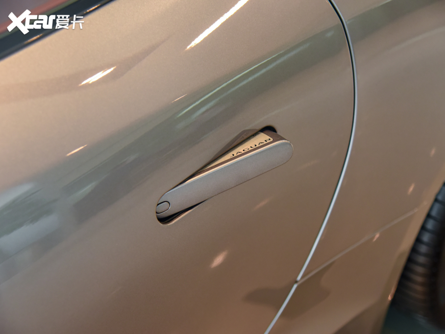 2022ݱF-TYPE P300 Ӳ픰 R-DYNAMIC BLACK