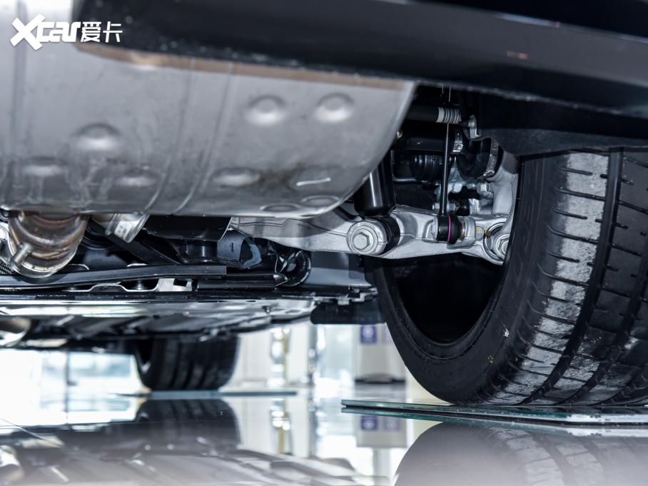 2022��ݱ�F-TYPE P300 Ӳ픰� R-DYNAMIC BLACK