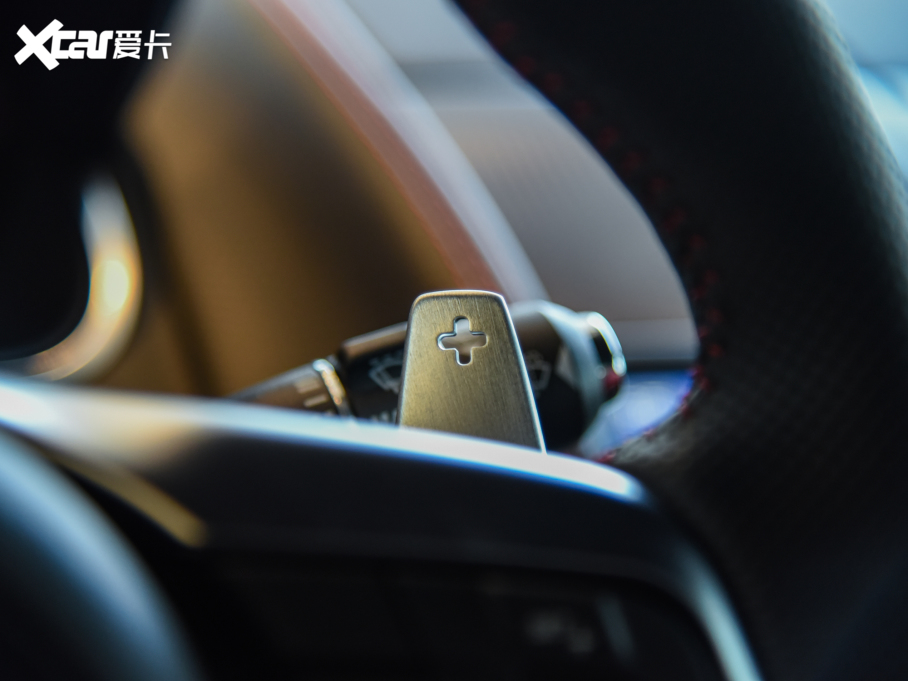 2022��ݱ�F-TYPE P300 Ӳ픰� R-DYNAMIC BLACK