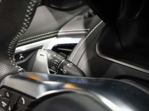 2022P300  R-DYNAMIC BLACK п؅^