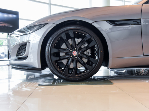 2022P300 Ӳ픰 R-DYNAMIC BLACK ݆Ȧ