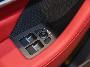 2022P300 Ӳ픰 R-DYNAMIC BLACK п؅^