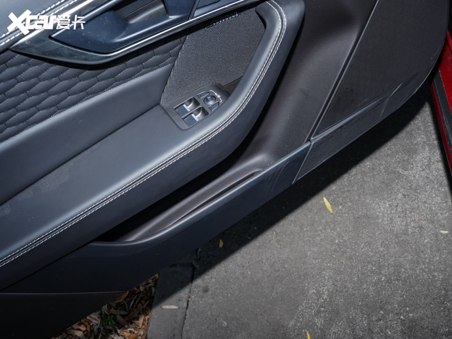 2023ݱF-TYPE P300 R-Dynamic Black 