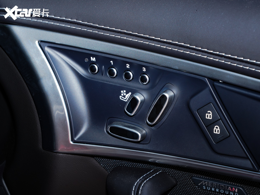 2023ݱF-TYPE P300 R-Dynamic Black 