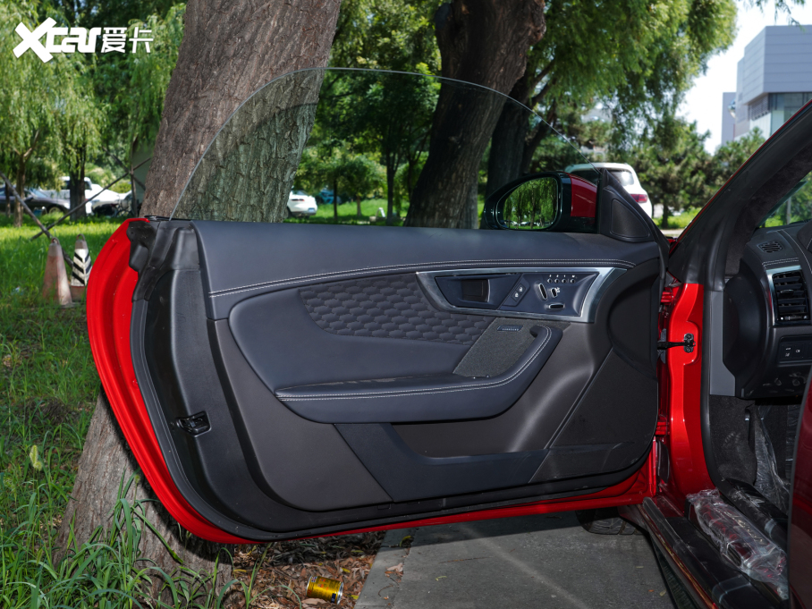 2023ݱF-TYPE P300 R-Dynamic Black 