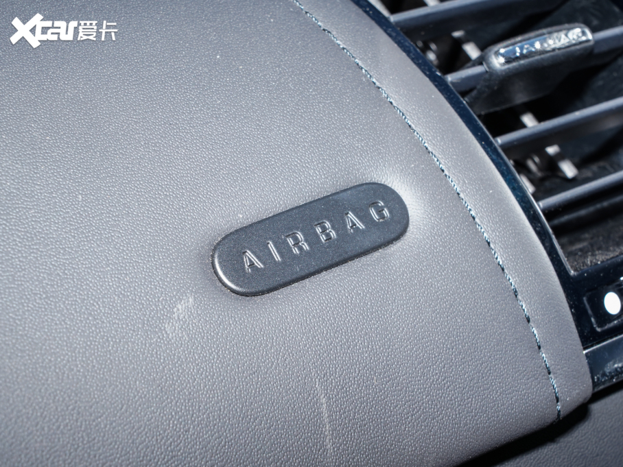 2023ݱF-TYPE P300 R-Dynamic Black 