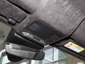 2023P300 R-Dynamic Black Ӳ픰 п؅^