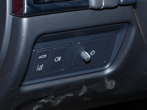 2023P300 R-Dynamic Black  п؅^(q)