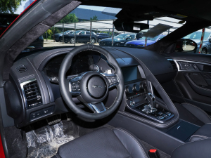 2023款P300 R-Dynamic Black 敞篷版 中控区