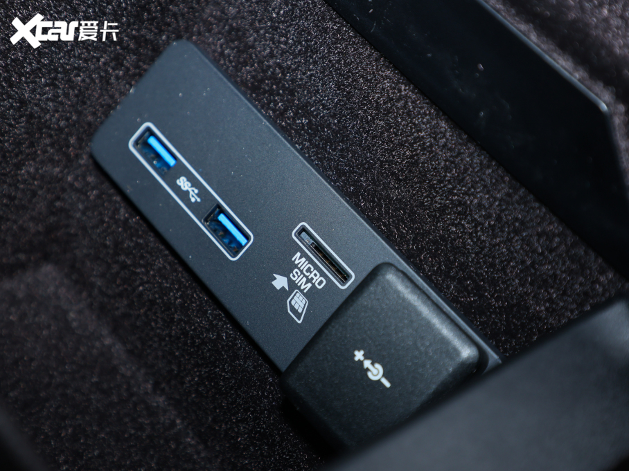 2024ݱF-TYPE P300 75س 