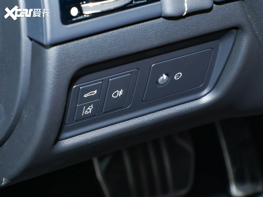 2024ݱF-TYPE P300 75س 