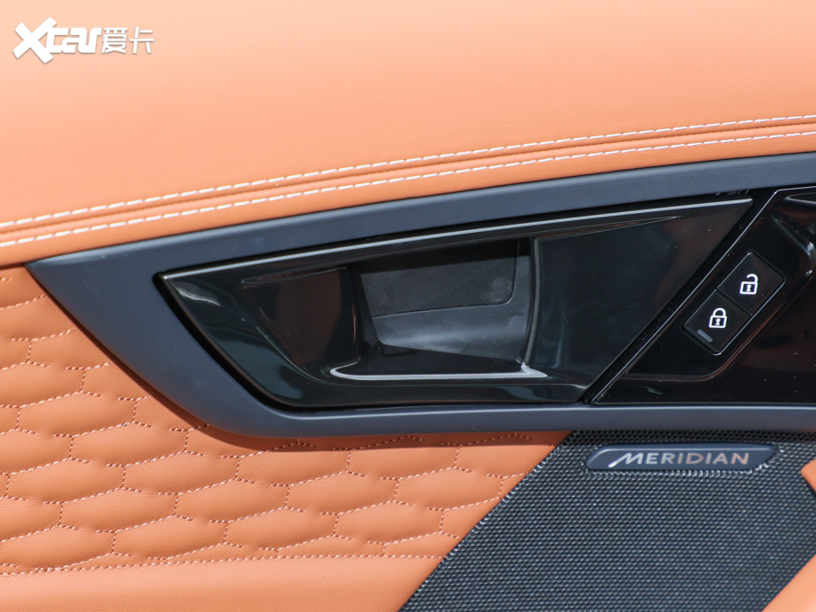 2024ݱF-TYPE P300 75س 