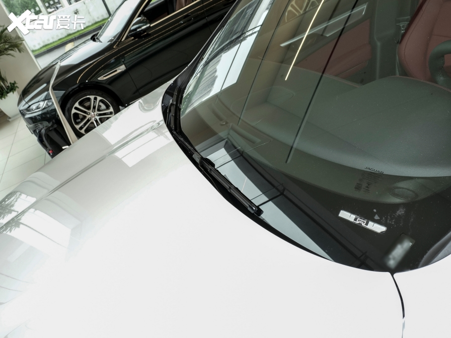 2024ݱF-PACE P250 R-Dynamic SE