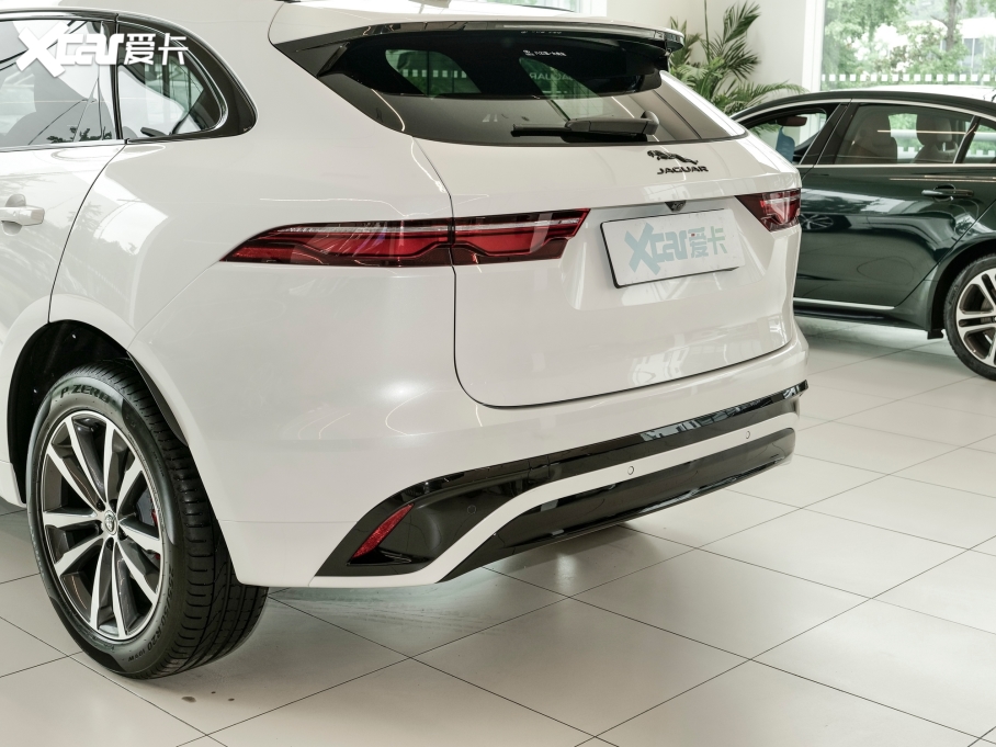 2024ݱF-PACE P250 R-Dynamic SE