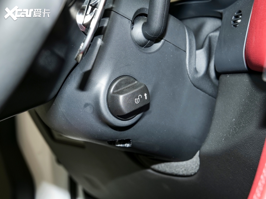 2024ݱF-PACE P250 R-Dynamic SE