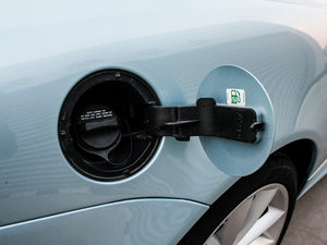 2012款R 5.0L V8机械增压硬顶版 油箱盖