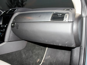 2012款R 5.0L V8机械增压硬顶版 手套箱