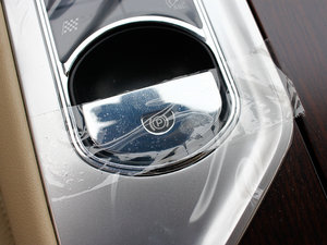 2013款3.0T 风华版 驻车制动器