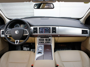 2013款3.0T 风华版 内饰全景