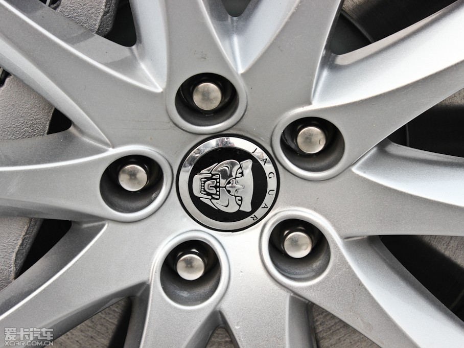 2013ݱXJ L 3.0T V6 SCŞ̄(w)