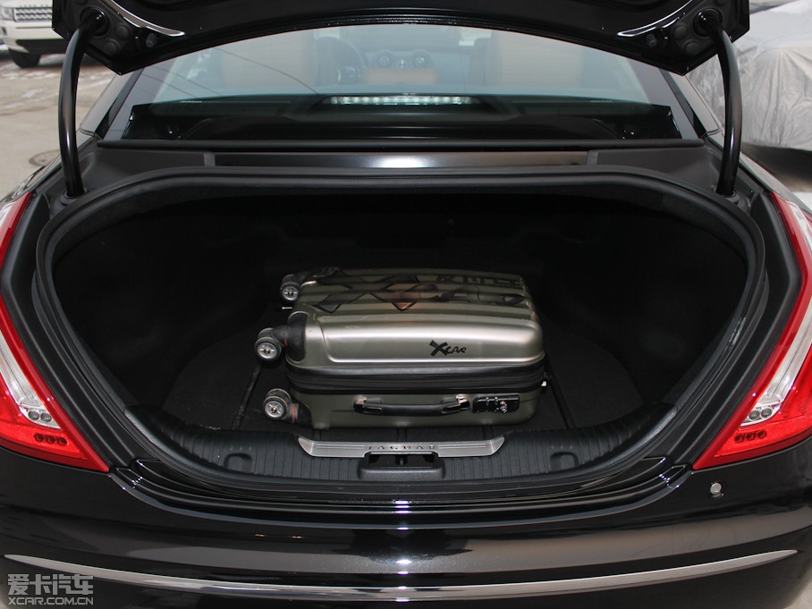 2013ݱXJ L 3.0T V6 SCŞ̄(w)