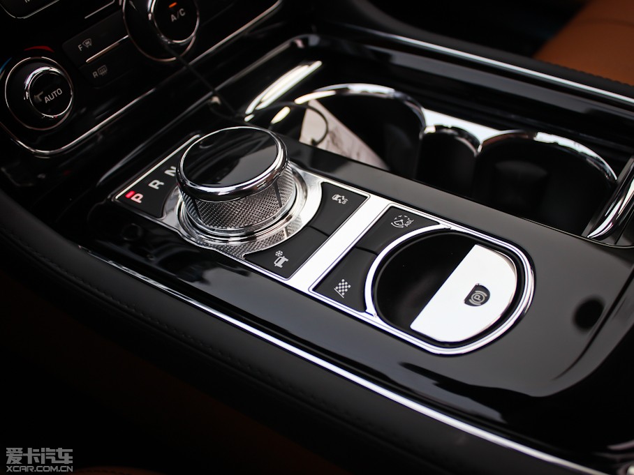 2013ݱXJ L 3.0T V6 SCŞ̄(w)