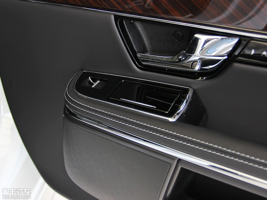 2013ݱXJ L 5.0T V8 SCp儓(chung) 4