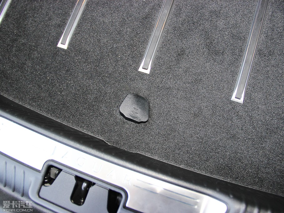 2013ݱXJ L 5.0T V8 SCp儓(chung) 4