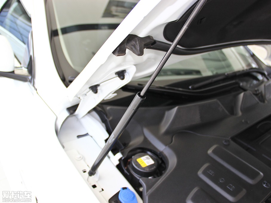 2013ݱXJ L 5.0T V8 SCp儓(chung) 4