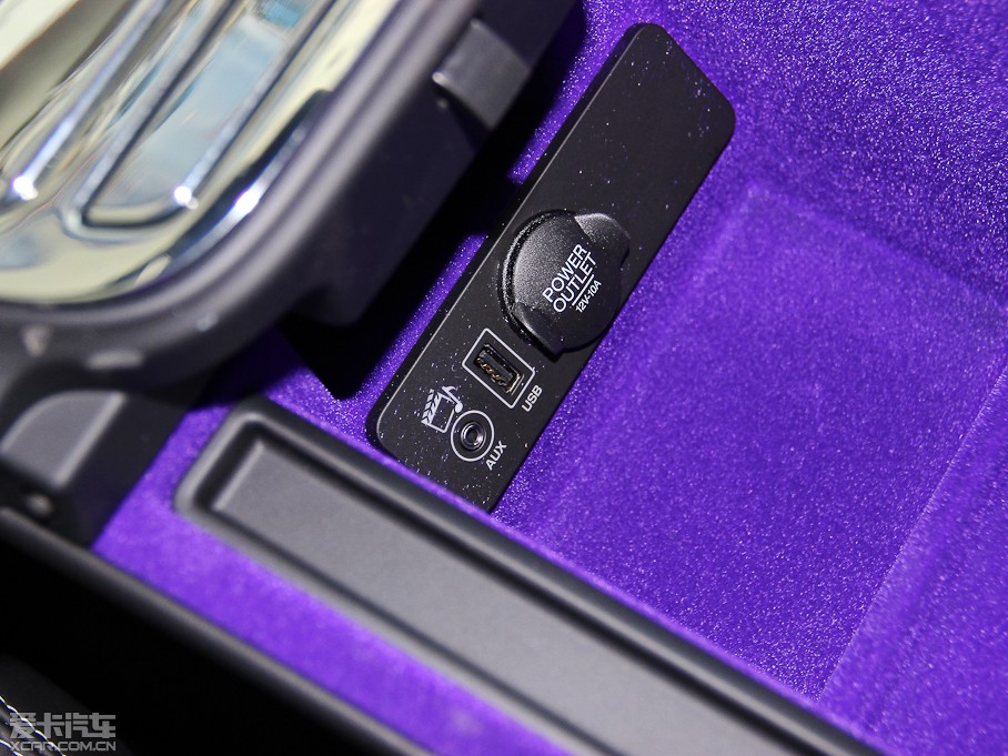 2013ݱXJ L 5.0T V8 SCp儓(chung) 4