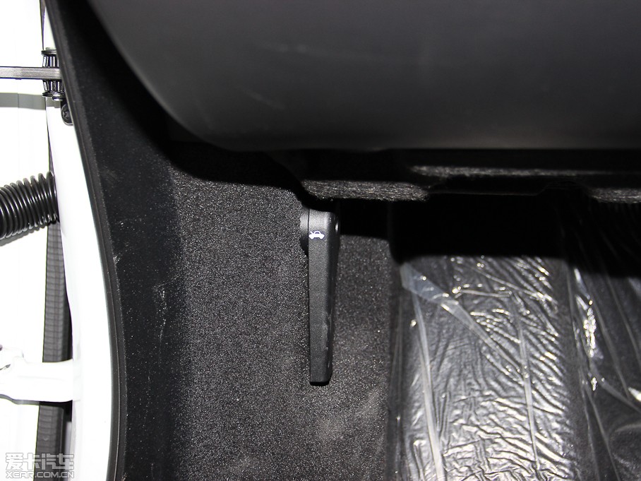 2013ݱXJ L 5.0T V8 SCp儓(chung) 4