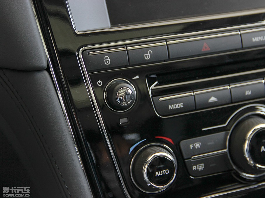 2013ݱXJ L 5.0T V8 SCp儓(chung) 4