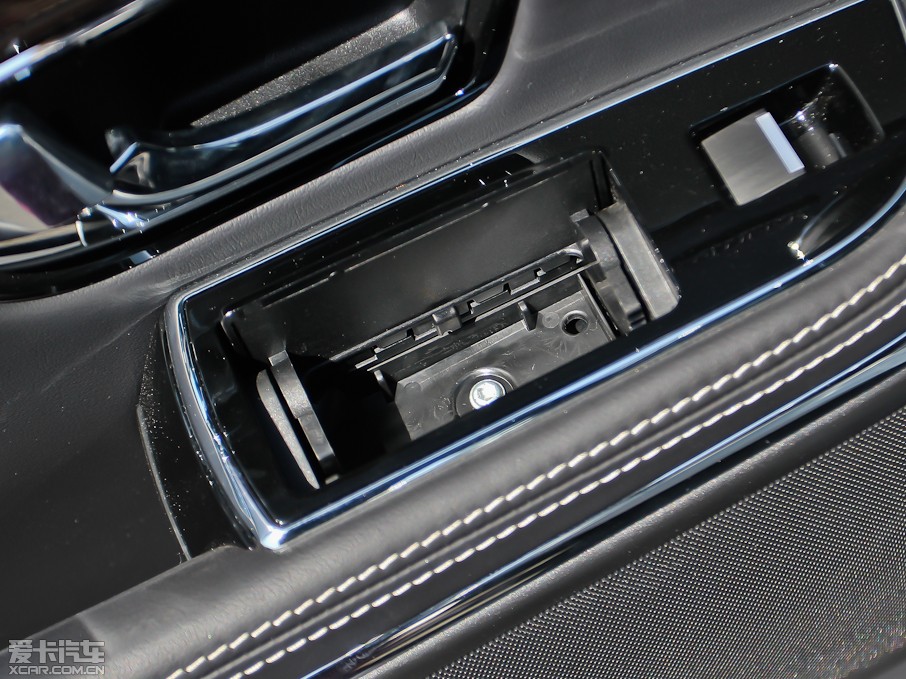 2013ݱXJ L 3.0T V6 SCŞ̄(w)