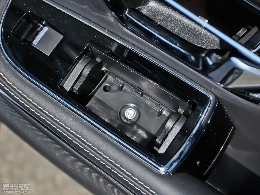 2013ݱXJ L 3.0T V6 SCŞ̄(w)