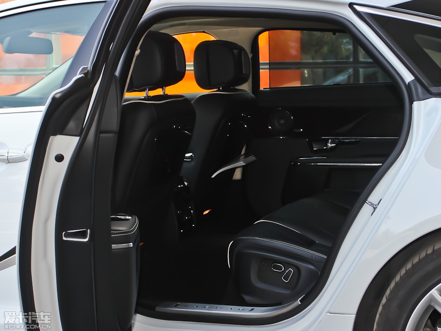 2013ݱXJ L 3.0T V6 SCŞ̄(w)