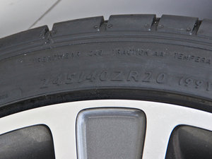 2013款L 5.0T V8 SC巅峰创世版 4座 轮胎尺寸