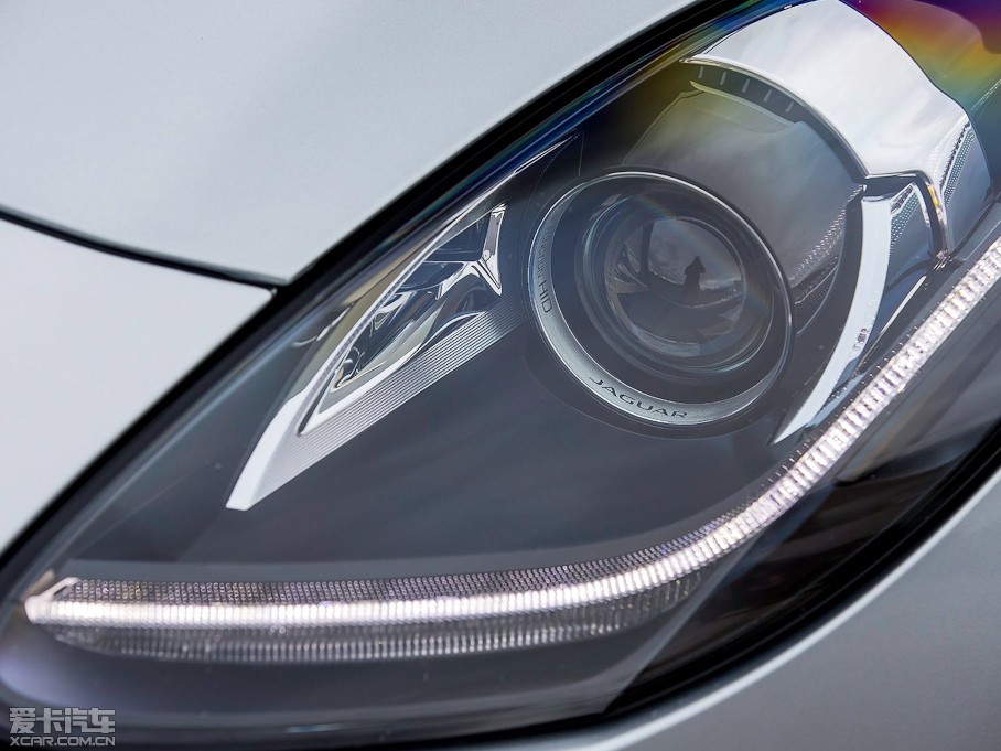 2015��ݱ�F-TYPE V6 S