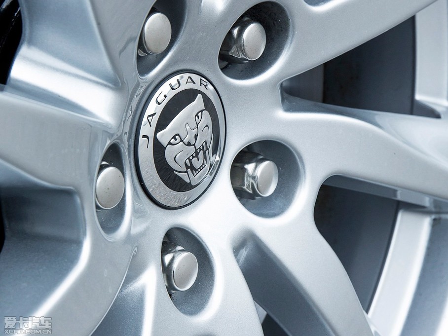 2015��ݱ�F-TYPE V6 S