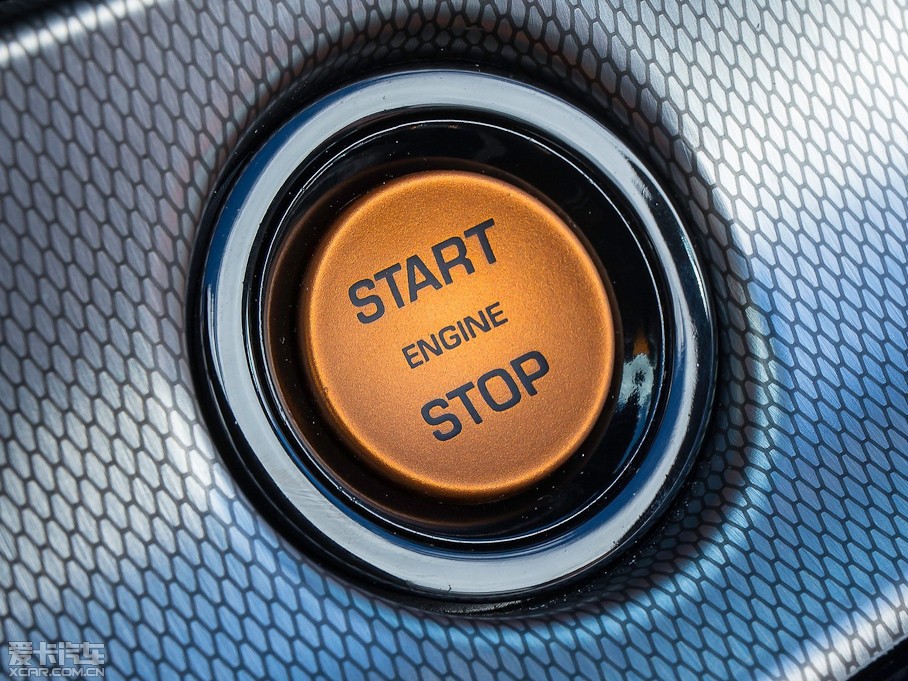 2015��ݱ�F-TYPE V6 S