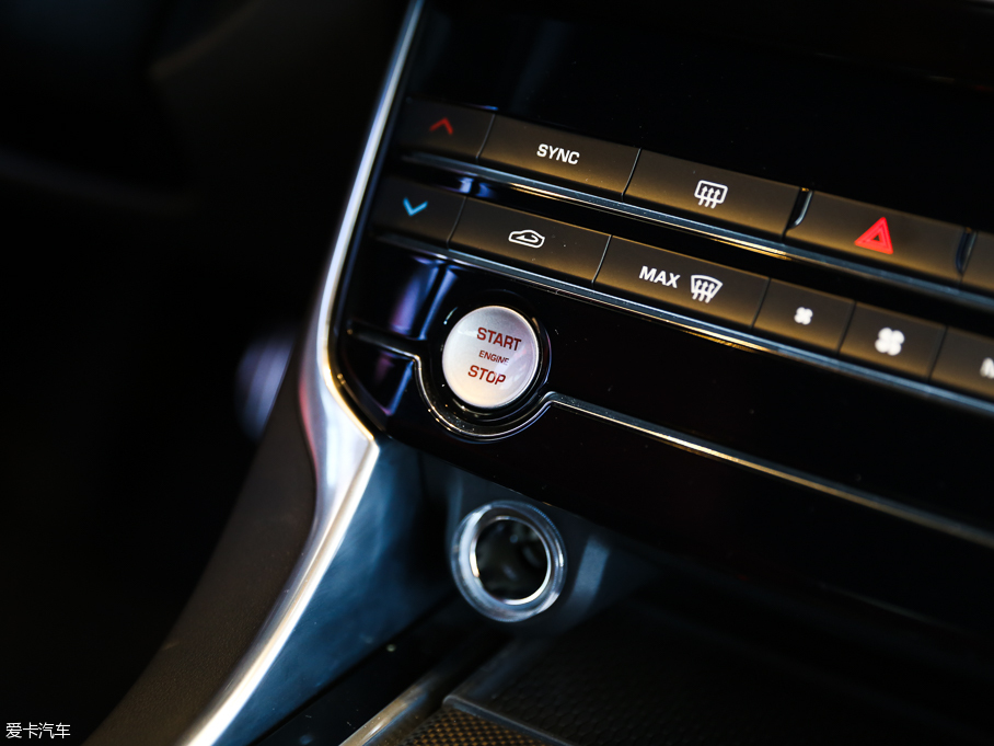 2015ݱXE 3.0T 340PS S