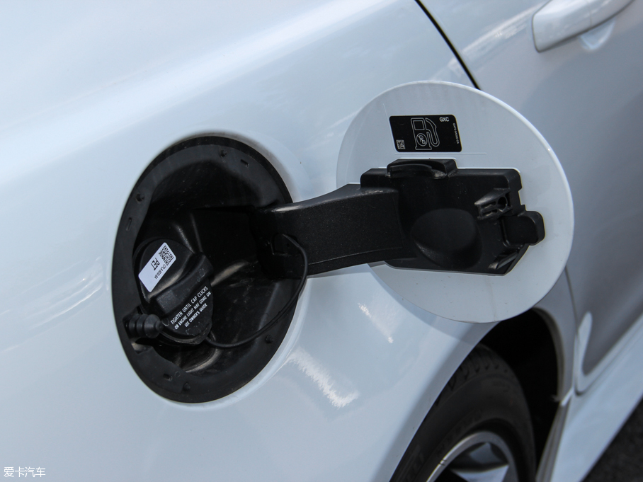 2015ݱXE 2.0T 200PS R-SPORT