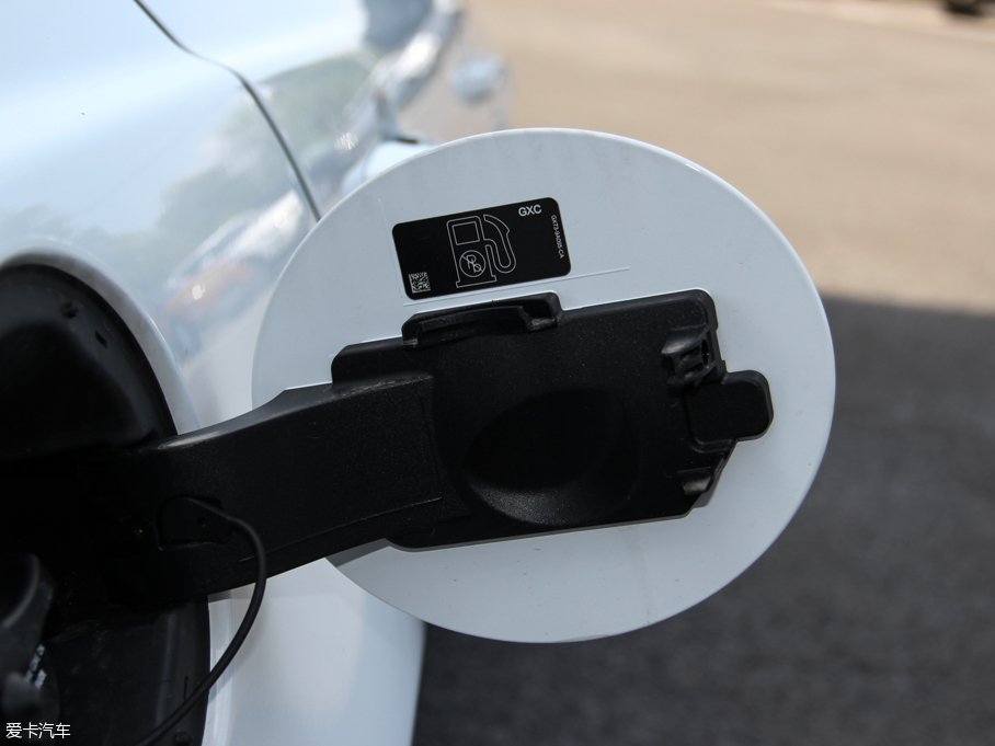 2015ݱXE 2.0T 200PS R-SPORT