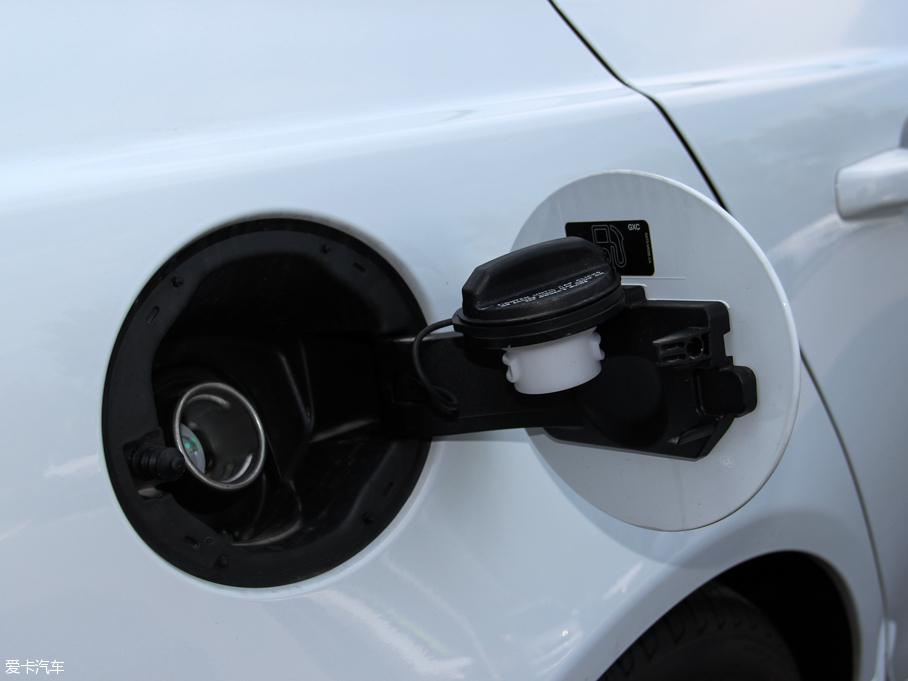 2015ݱXE 2.0T 200PS R-SPORT